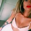 Caroline Receveur sexy sur Instagram pour fêter son million d'abonnés, le 31 juillet 2015