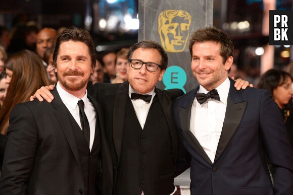 David O. Russell aux côtés de Bradley Cooper et de Christian Bale pendant la promo d'American Gangster