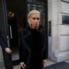 Kim Kardashian : nouvelle couleur de cheveux blond platine pour la Fashion Week de Paris, le 5 mars 2015