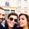 Cyril Lignac, Cristina Cordula et Karine Le Marchand prennent un selfie à l'Elysée, le 11 mars 2015