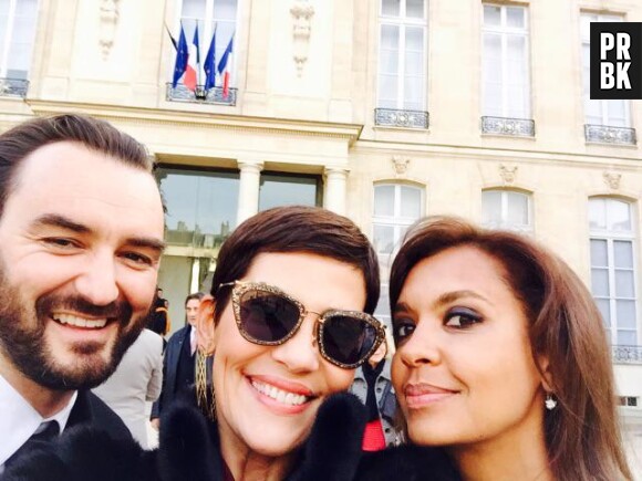 Cyril Lignac, Cristina Cordula et Karine Le Marchand prennent un selfie à l'Elysée, le 11 mars 2015