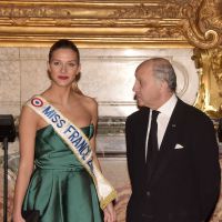 Camille Cerf : Miss France 2015 classe et glamour pour un dîner au Château de Versailles
