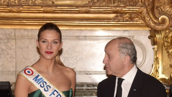 Camille Cerf : Miss France 2015 classe et glamour pour un dîner au Château de Versailles