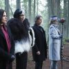 Once Upon a Time saison 4, épisode 17 : Regina, Cruella, Gold et Maléfique sur une photo