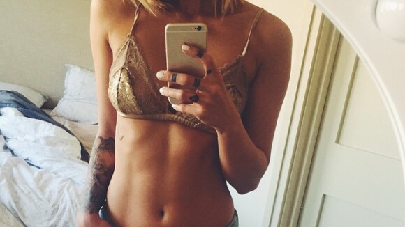 Caroline Receveur sexy et sportive en soutien-gorge sur Instagram