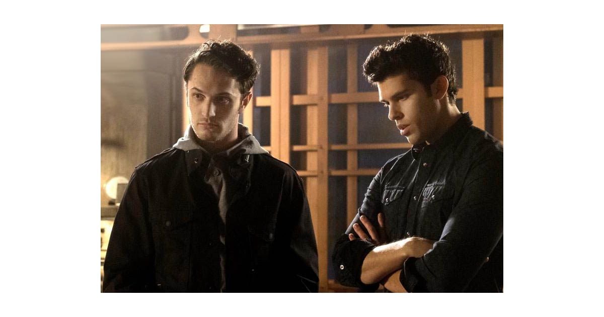 The Originals Streaming France The Originals saison 2, épisode 19 : Aiden et Josh sur une photo