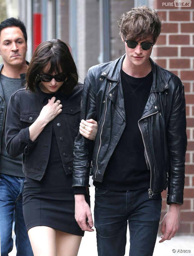 Dakota Johnson et Matthew Hitt, à New York le 27 avril 2015