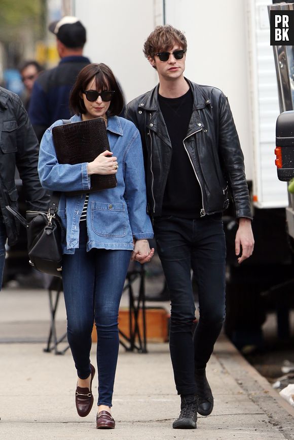 Dakota Johnson et Matthew Hitt, à New York le 27 avril 2015