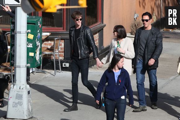 Dakota Johnson et Matthew Hitt, à New York le 27 avril 2015