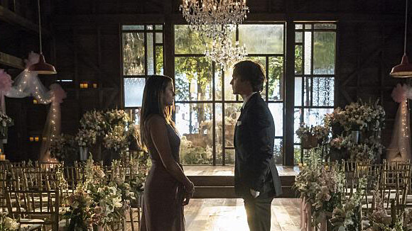 The Vampire Diaries saison 6 : du romantisme pour Damon et Elena lors d'un mariage