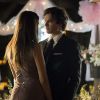 The Vampire Diaries saison 6, épisode 21 : Damon (Ian Somerhalder) et Elena (Nina Dobrev) sur une photo