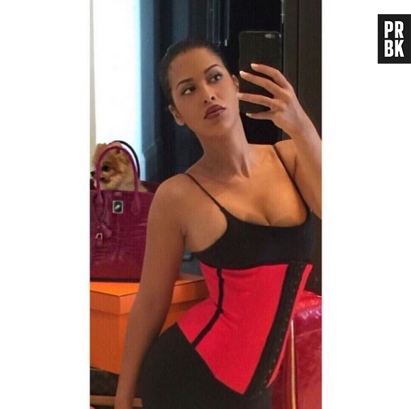 Ayem Nour - son secret pour avoir un corps sexy : un corset
