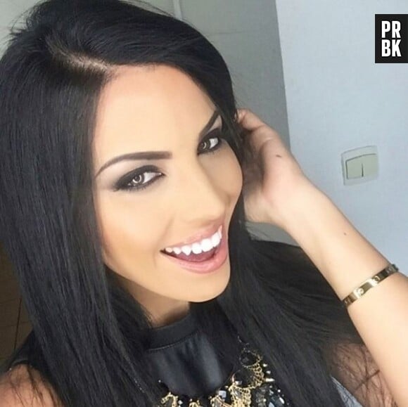 Siham Bengoua sexy et souriante sur Instagram