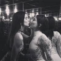 Kendall Jenner et Hailey Baldwin : petit &quot;baiser&quot; sexy au MET Gala 2015
