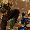 Street Fighter 5 : Charlie Nash corrige Chun-Li sur une image du jeu