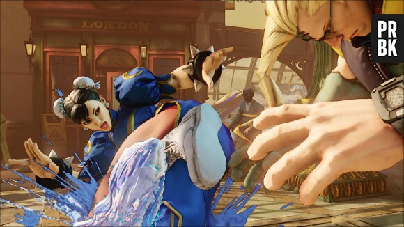 Street Fighter 5 : Chun-Li contre Charlie Nash sur une image du jeu