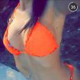  Aur&eacute;lie (Les Marseillais en Tha&iuml;lande) en bikini orange&nbsp;sur Snapchat, le 18 juin 2015 