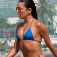 Eva Longoria sexy en bikini à la plage, la température grimpe en Espagne