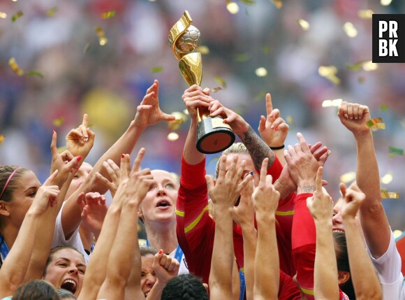 Les joueuses des Etats-Unis soulèvent la Coupe du Monde, le 5 juillet 2015
