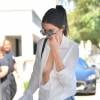 Kendall Jenner : gros décolleté et seins dehors dans les rues de Los Angeles le 14 juillet 2015