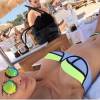 Leïla Ben Khalifa sexy en bikini fluo pour l'été 2015