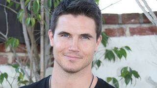 Robbie Amell (Flash) : son lien de parenté avec Stephen Amell et 3 autres choses à savoir