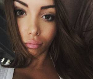 Nabilla Benattia en selfie sur Instagram, le 9 juillet 2015