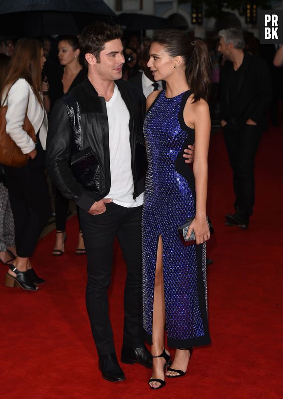 Emily Ratajkowski sexy avec Zac Efron sur le tapis rouge de l'avant-première du film We Are Your Friends à Londres, le 11 août 2015