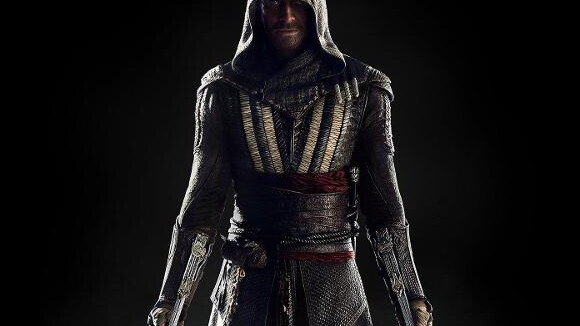 Michael Fassbender dévoile son costume pour le film Assassin's Creed