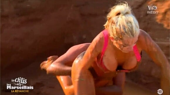 Jessica (Les Ch'tis VS les Marseillais) en warrior ultra sexy dans la boue (VIDEO)