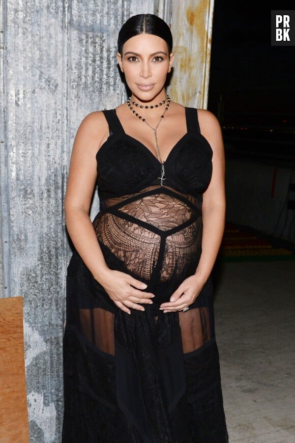 Kim Kardashian en robe transparente au défilé Givenchy, le 11 septembre 2015 à New York