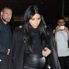 Kim Kardashian ose la jupe en cuir à New York, le 13 septembre 2015