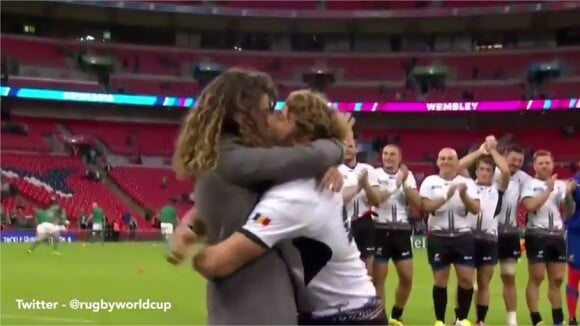 Coupe du monde de rugby 2015 : un joueur fait sa demande en mariage sur la pelouse