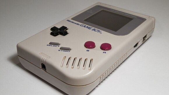 La Game Boy a 25 ans : 6 accessoires cool ou WTF de la console mythique de Nintendo