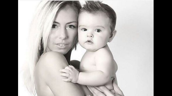 Stéphanie Clerbois pose topless avec son fils Lyam : la photo sexy et mignonne