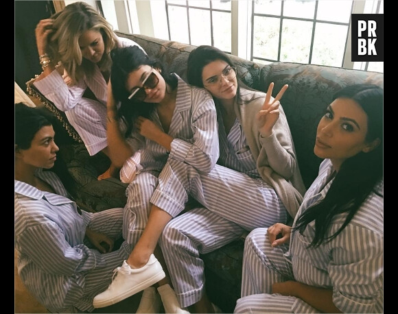 Kim Kardashian entourée de ses soeurs Khloe Kardashian, Kourtney Kardashian, Kendall Jenner et Kylie Jenner pour sa baby shower le 25 octobre 2015
