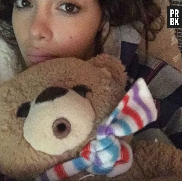 Nabilla Benattia devient blonde pour un photoshoot