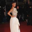 Shy'm : sa robe Franck Sorbier aux NRJ Music Awards 2012, à Cannes, a perturbé Nikos Aliagas