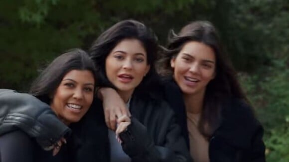 Kylie Jenner : vidéo hommage délirante pour sa maman avec ses soeurs... avant une polémique