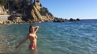 Eve Angeli topless sur Twitter après les attentats : la photo polémique