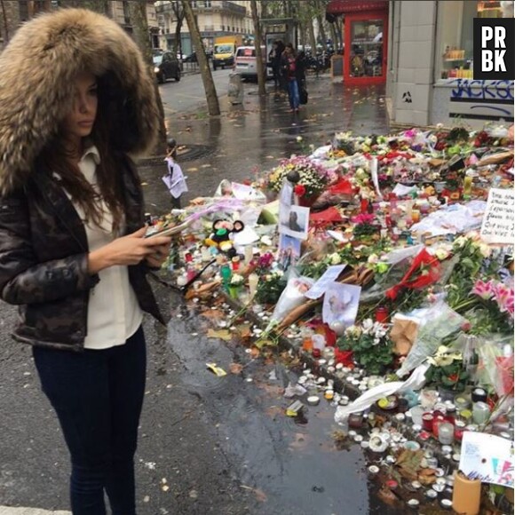 Nabilla Benattia rend hommage aux victimes des attentats à Paris, le 24 novembre 2015
