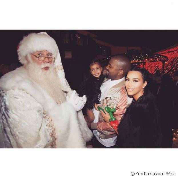 Kim Kardashian Kanye West Souriant Kendall Jenner Drake L Incroyable Noel Du Clan Kardashian Purebreak