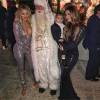 Khloe Kardashian et le père Noël à l'incroyable fête de Noël des Kardashian, décembre 2015