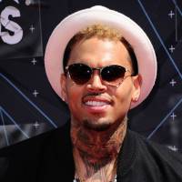 Chris Brown accusé d&#039;avoir frappé une femme : il contre-attaque