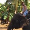 Benoît Dubois sur un dos d'éléphant, en Thaîlande