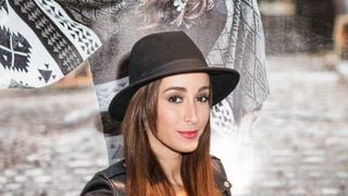 Kenza Farah : lourdes accusations contre la chanteuse sur Twitter, elle réagit et accuse son mari