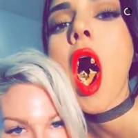 Kendall Jenner : sexy sur Instagram et déjantée sur Snapchat, elle pose avec le &quot;parrain&quot; des Anges