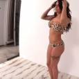 Shanna Kress sexy en bikini léopard