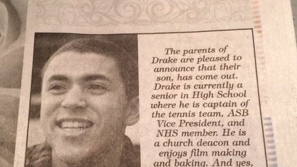 Des parents achètent un encart de pub dans le journal pour annoncer le coming out de leur fils