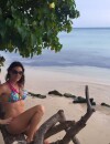 Eve Angeli sexy en maillot de bain en vacances à l'Ile Maurice en février 2016